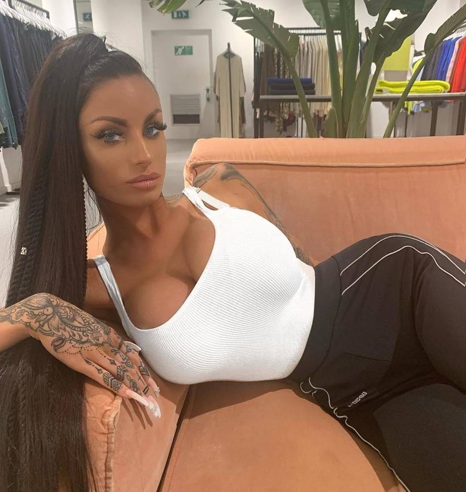 25P bimbo tits 4