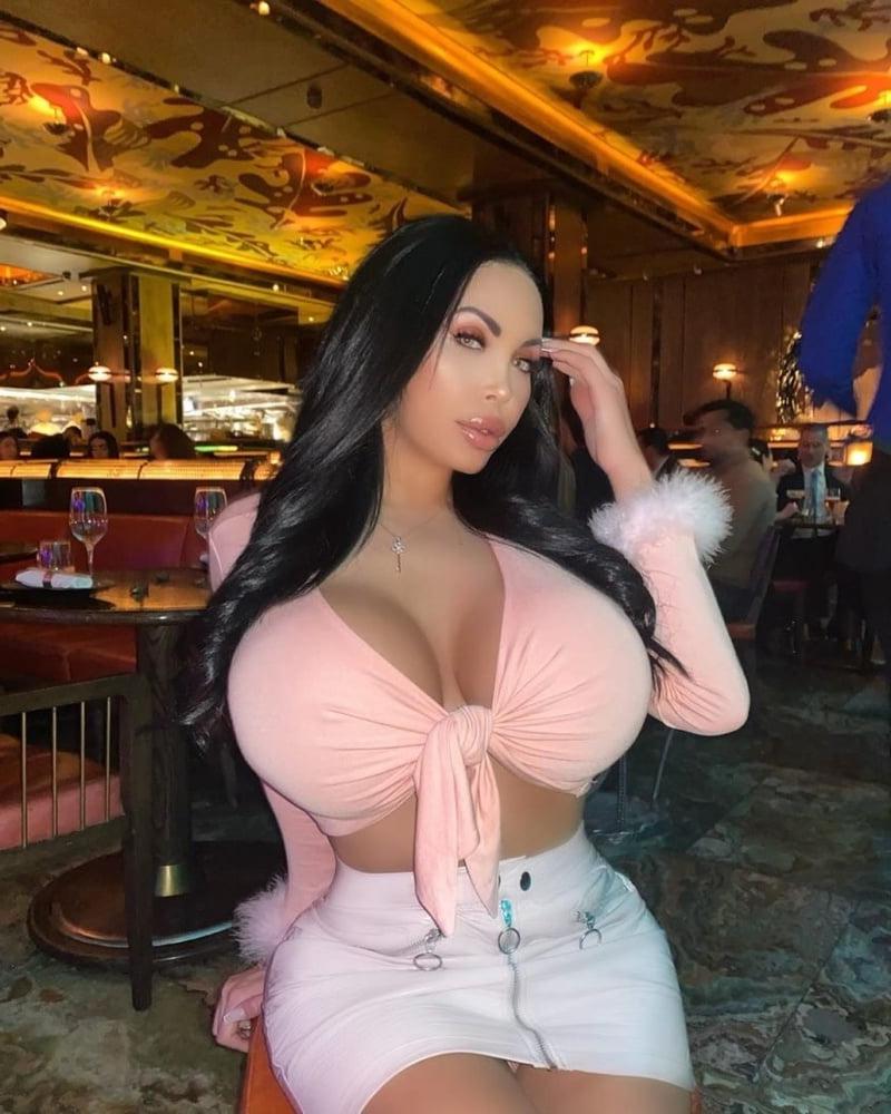 25P bimbo tits 4