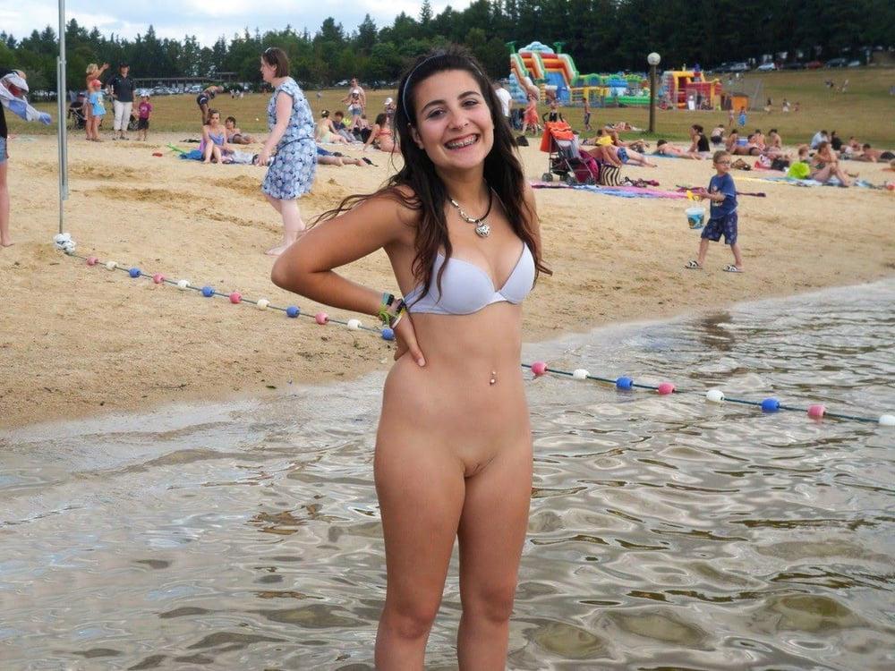 25P Girls on the Beach 210