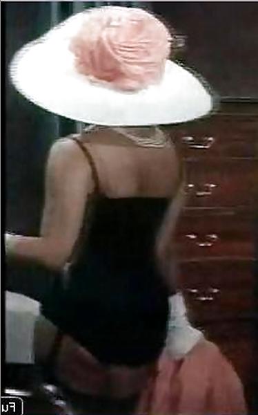 21P Great hourglass figure and lovely curvy hips 
