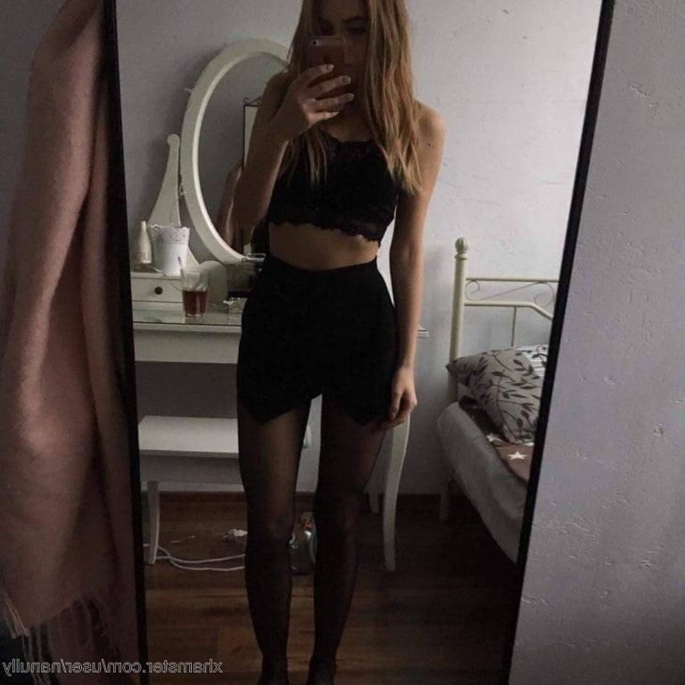 25P Girls in Pantyhose-Stocking - 129