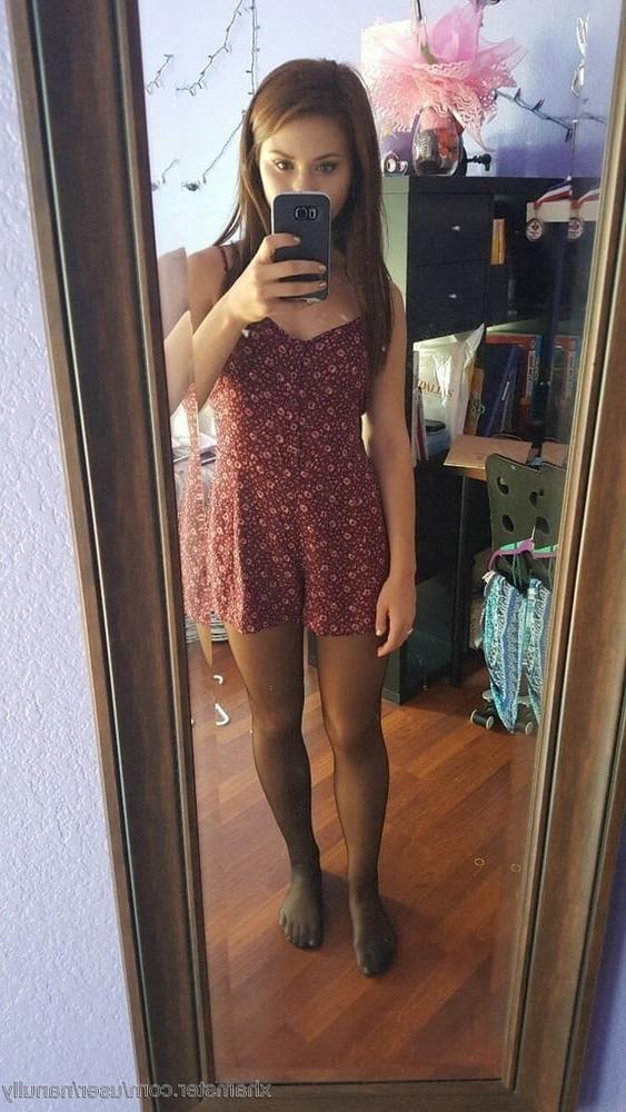 25P Girls in Pantyhose-Stocking - 129