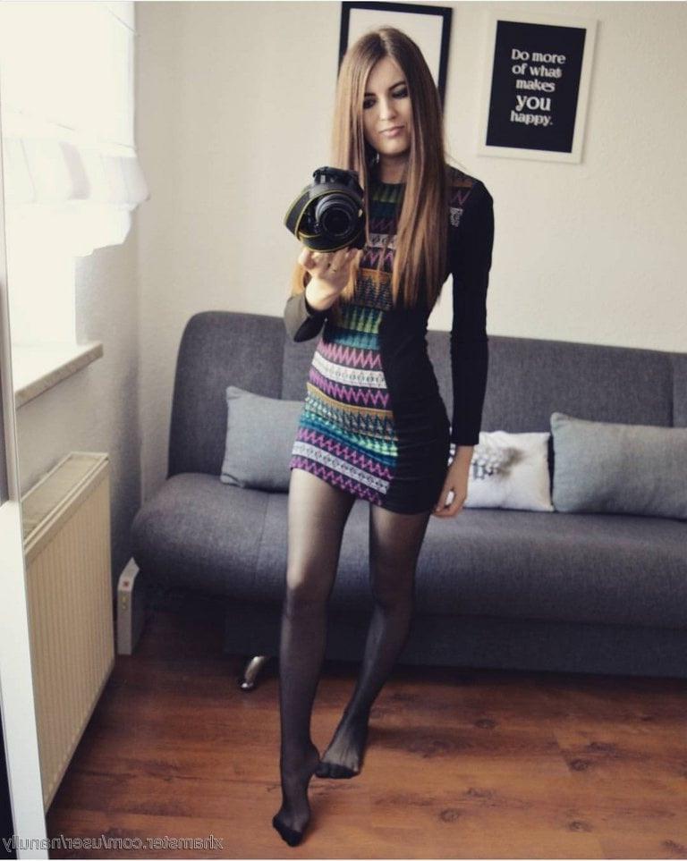 25P Girls in Pantyhose-Stocking - 129