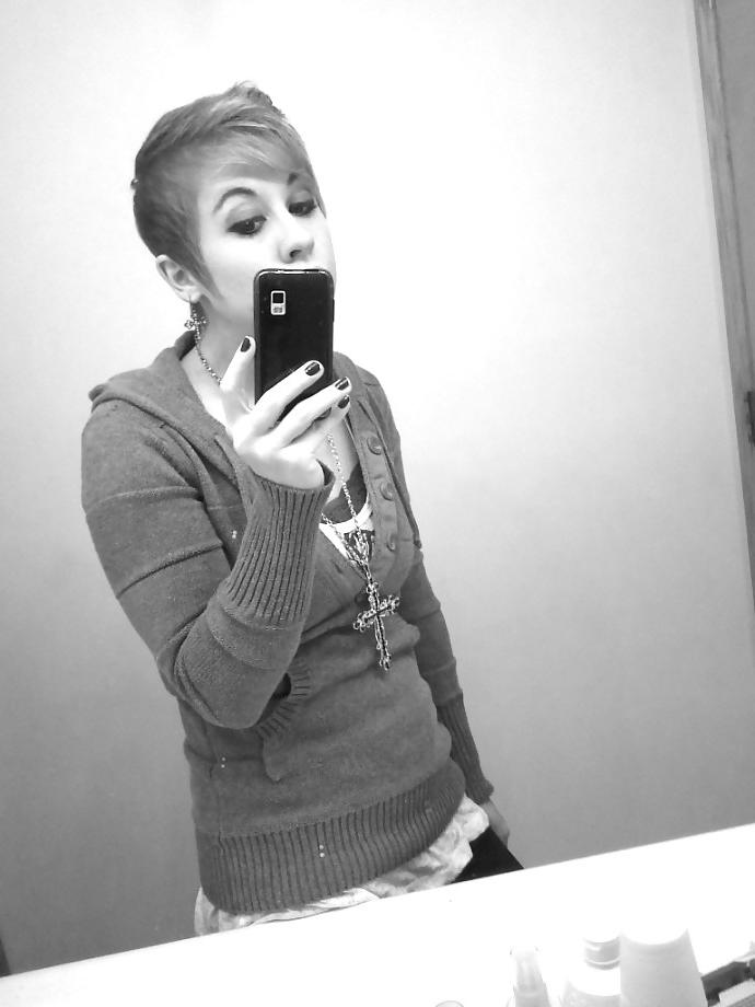 25P Kurzhaariges Mädchen