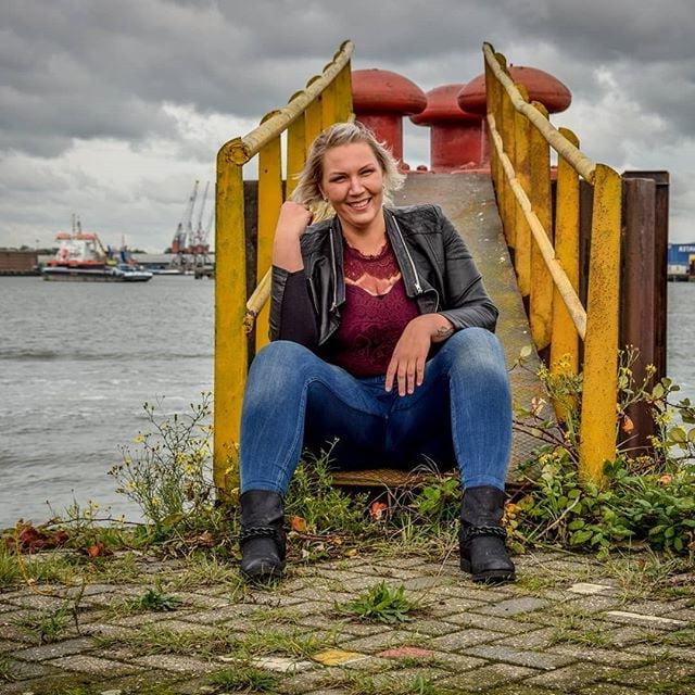 25P Dutch MILF Linda - Sexy Tall  Blond Curvy