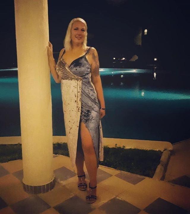 25P Dutch MILF Linda - Sexy Tall  Blond Curvy