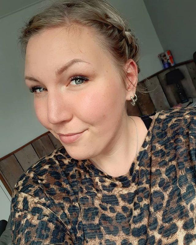 25P Dutch MILF Linda - Sexy Tall  Blond Curvy