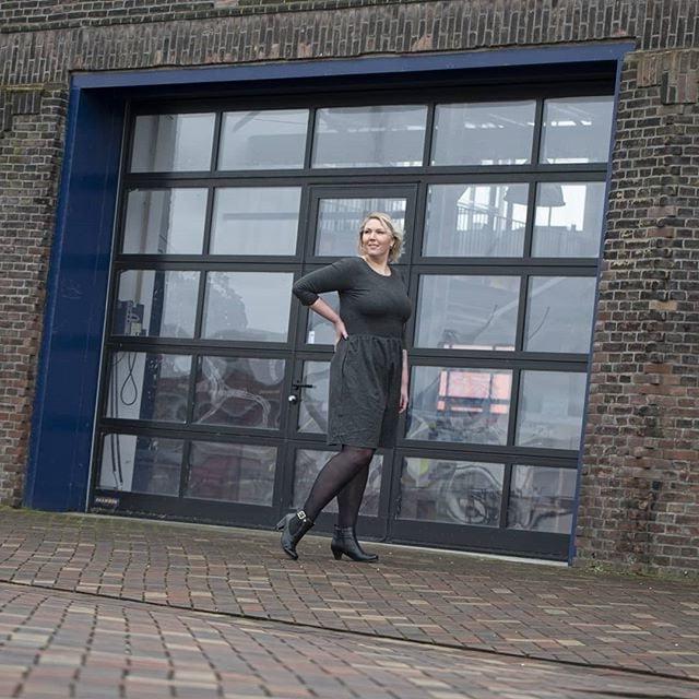 25P Dutch MILF Linda - Sexy Tall  Blond Curvy