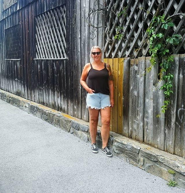 25P Dutch MILF Linda - Sexy Tall  Blond Curvy