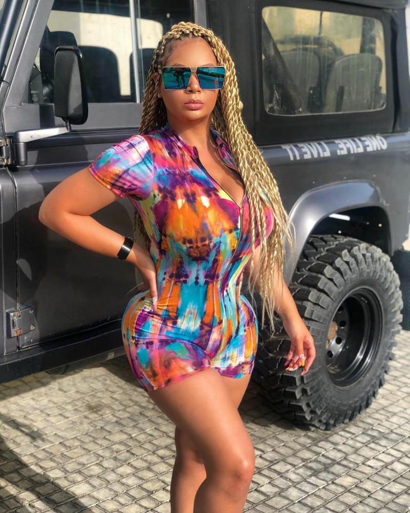 25P Curvy Girls and damn hot Asses 57