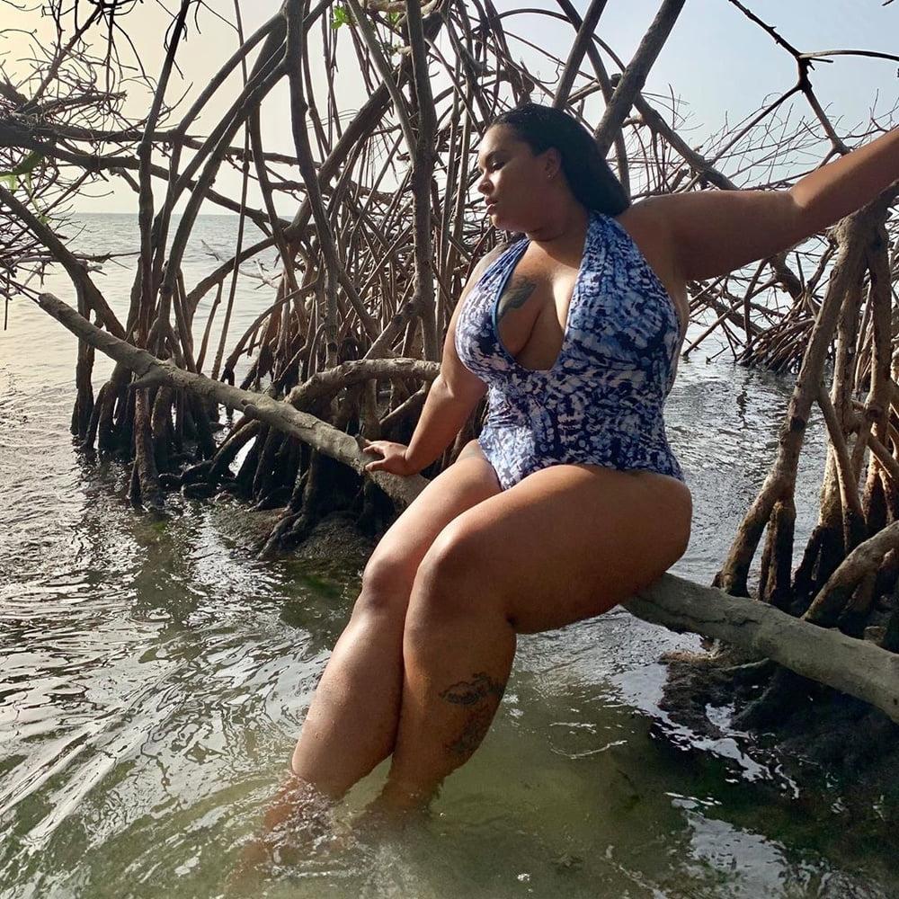 25P Curvy Girls and damn hot Asses 56