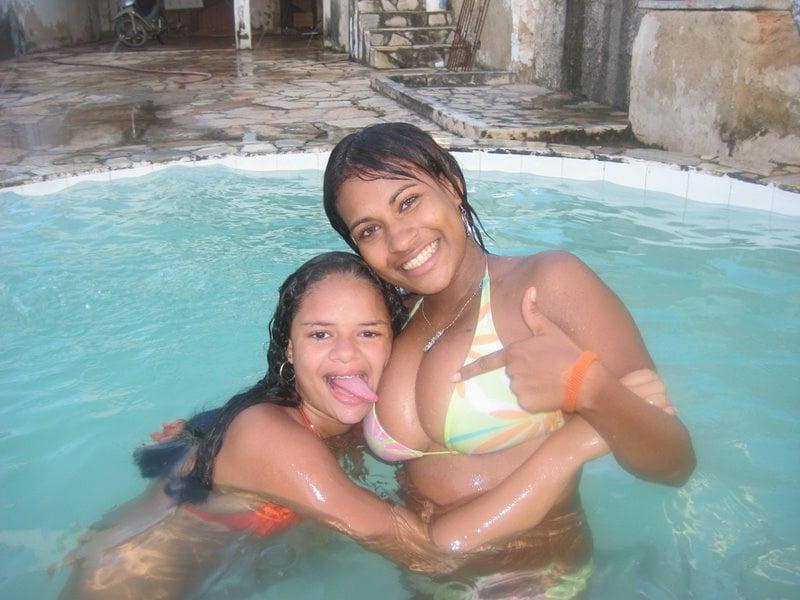 21P Compilation - Brazilian girls in the pool 04.