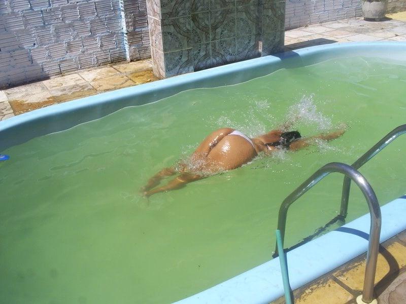 21P Compilation - Brazilian girls in the pool 05.