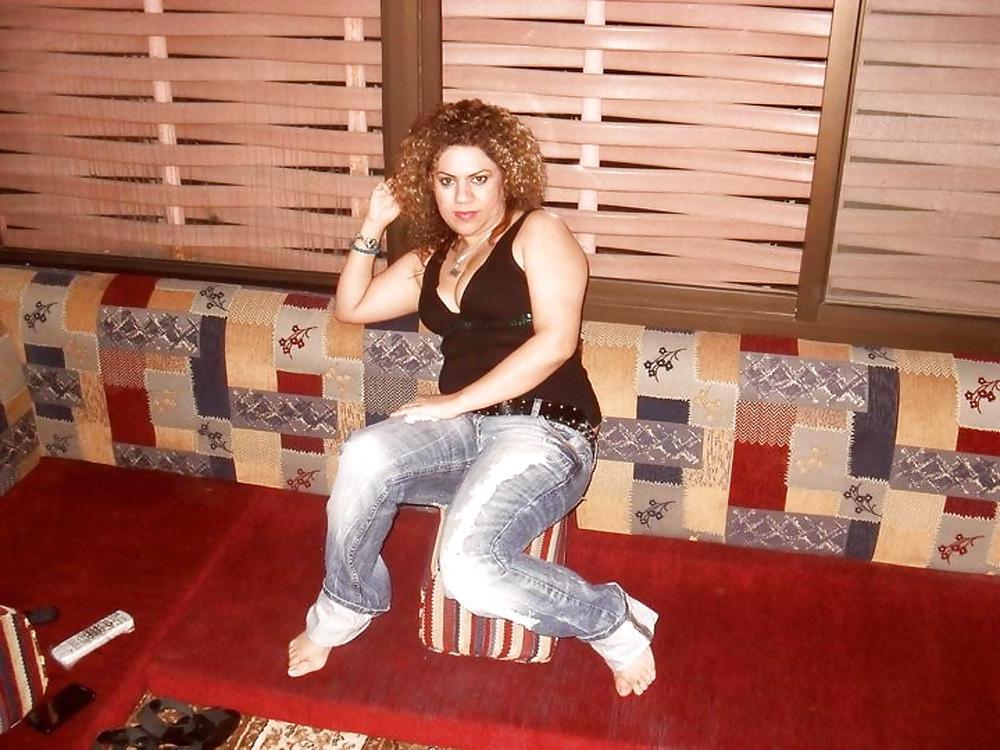 5P Thick arab with tatoo