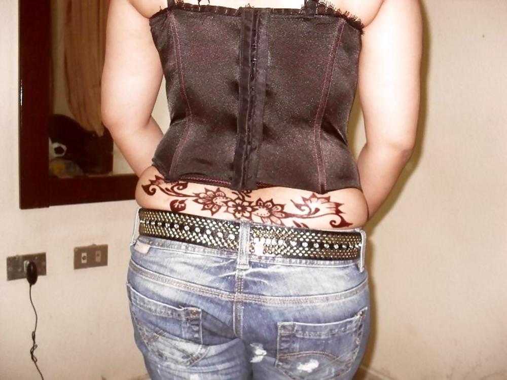 5P Thick arab with tatoo