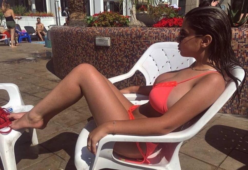 25P Tits ..... in Tight Tops or No Tops 1.0