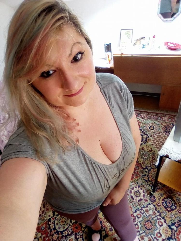 25P ROU ROMANIAN MILFS 63 MOM IS A FAT SLUT