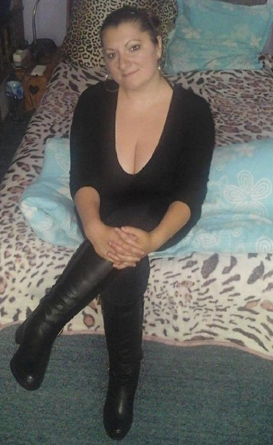 25P ROU ROMANIAN MILFS 63 MOM IS A FAT SLUT