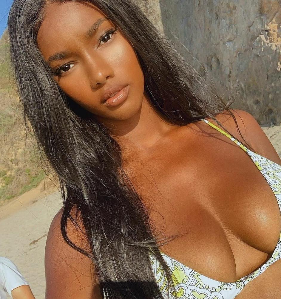 25P Public Chicks 6