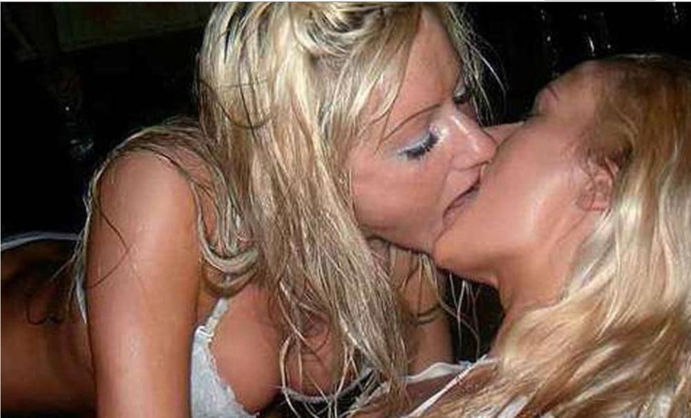 20P Hot Girls Kiss Each Other 2