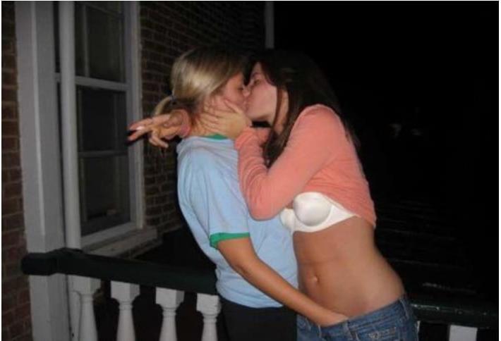 20P Hot Girls Kiss Each Other 2