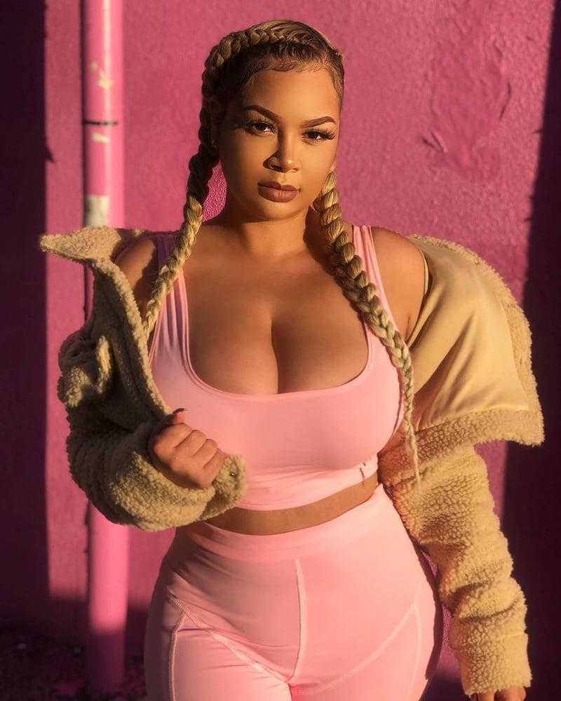 25P Curvy Girls and damn hot Asses 55