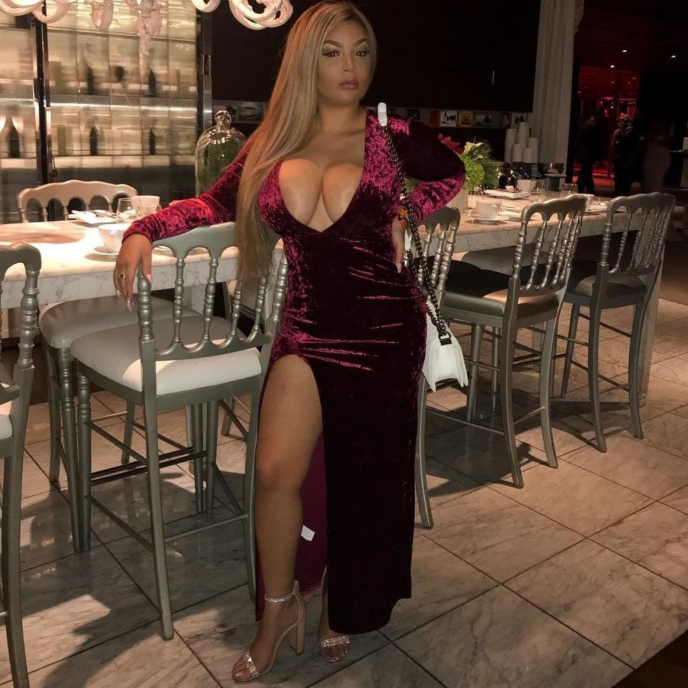 25P Curvy Girls and damn hot Asses 49