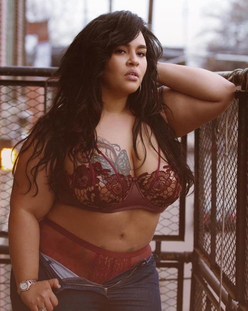 25P Curvy Girls and damn hot Asses 49
