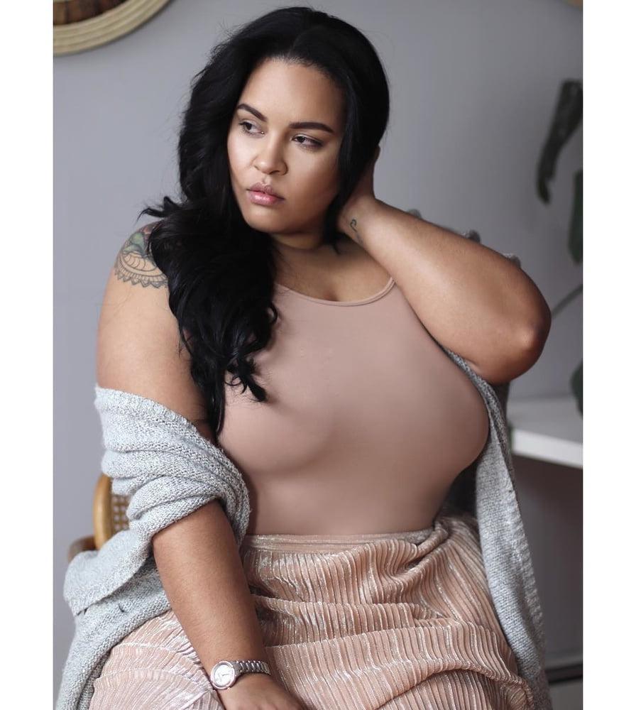 25P Curvy Girls and damn hot Asses 49