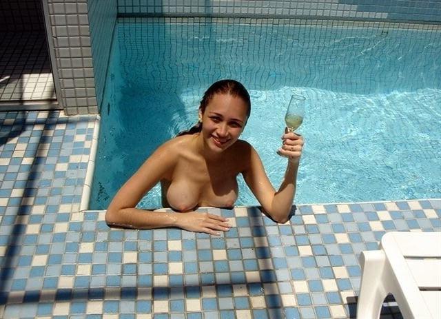 21P Compilation - Brazilian girls in the pool 03.