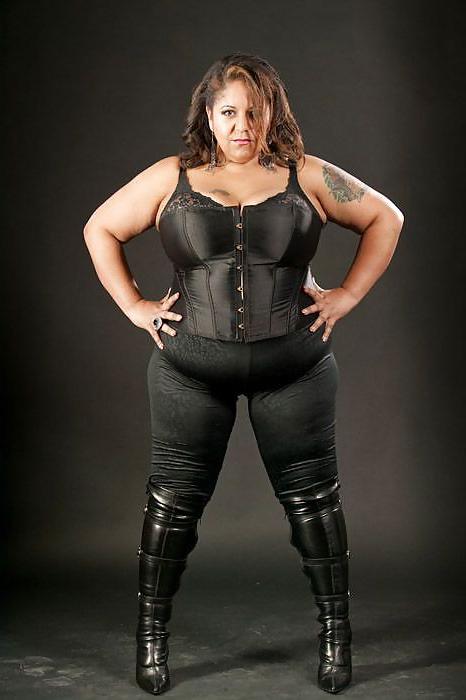 25P Curvy Beauties 26 Bekleidete Ausgabe