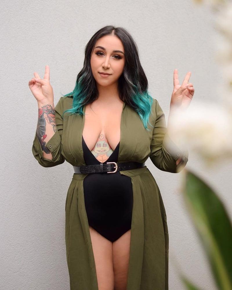 25P Curvy Girls and damn hot Asses 46