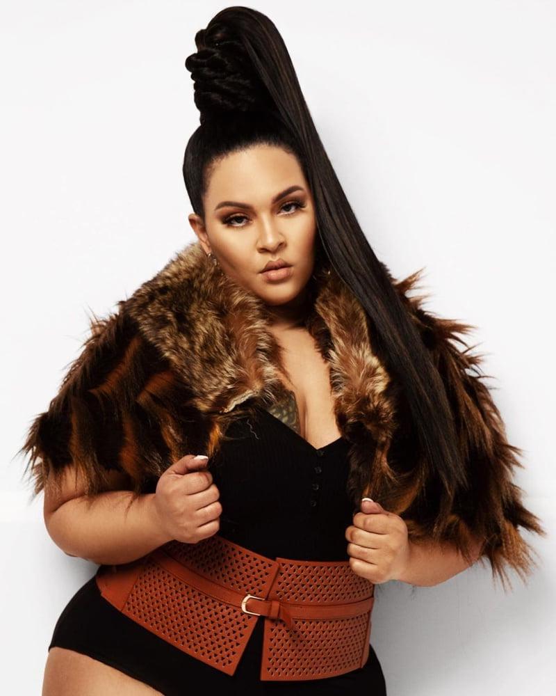 25P Curvy Girls and damn hot Asses 59