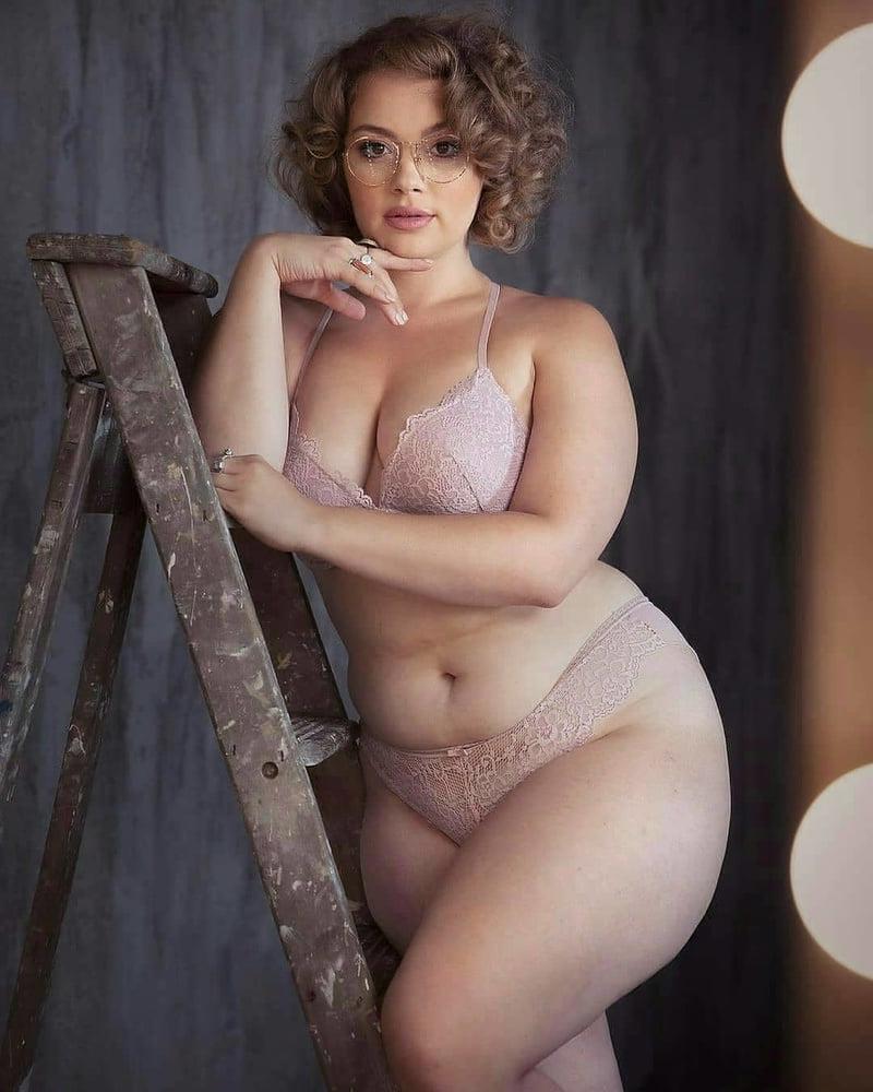 25P Curvy Girls and damn hot Asses 33