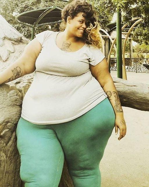 25P Fat Chicks With Deceptively Thin Faces 14