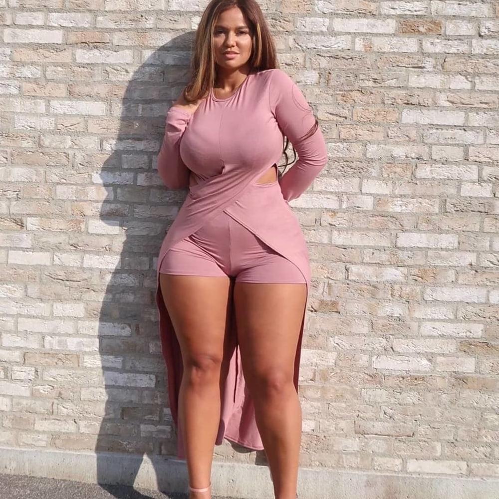 25P Curvy Girls and damn hot Asses 28