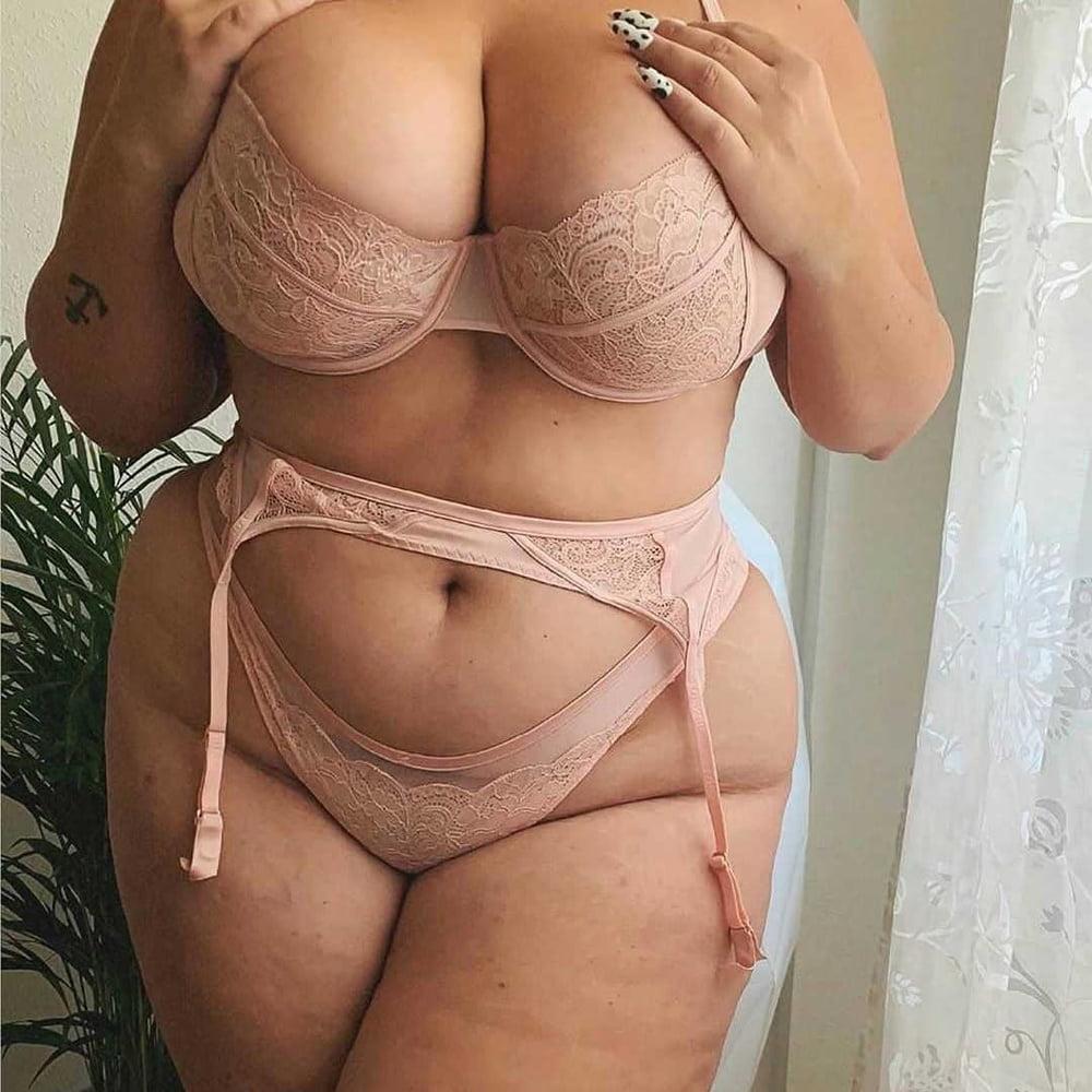 25P Curvy Girls and damn hot Asses 21