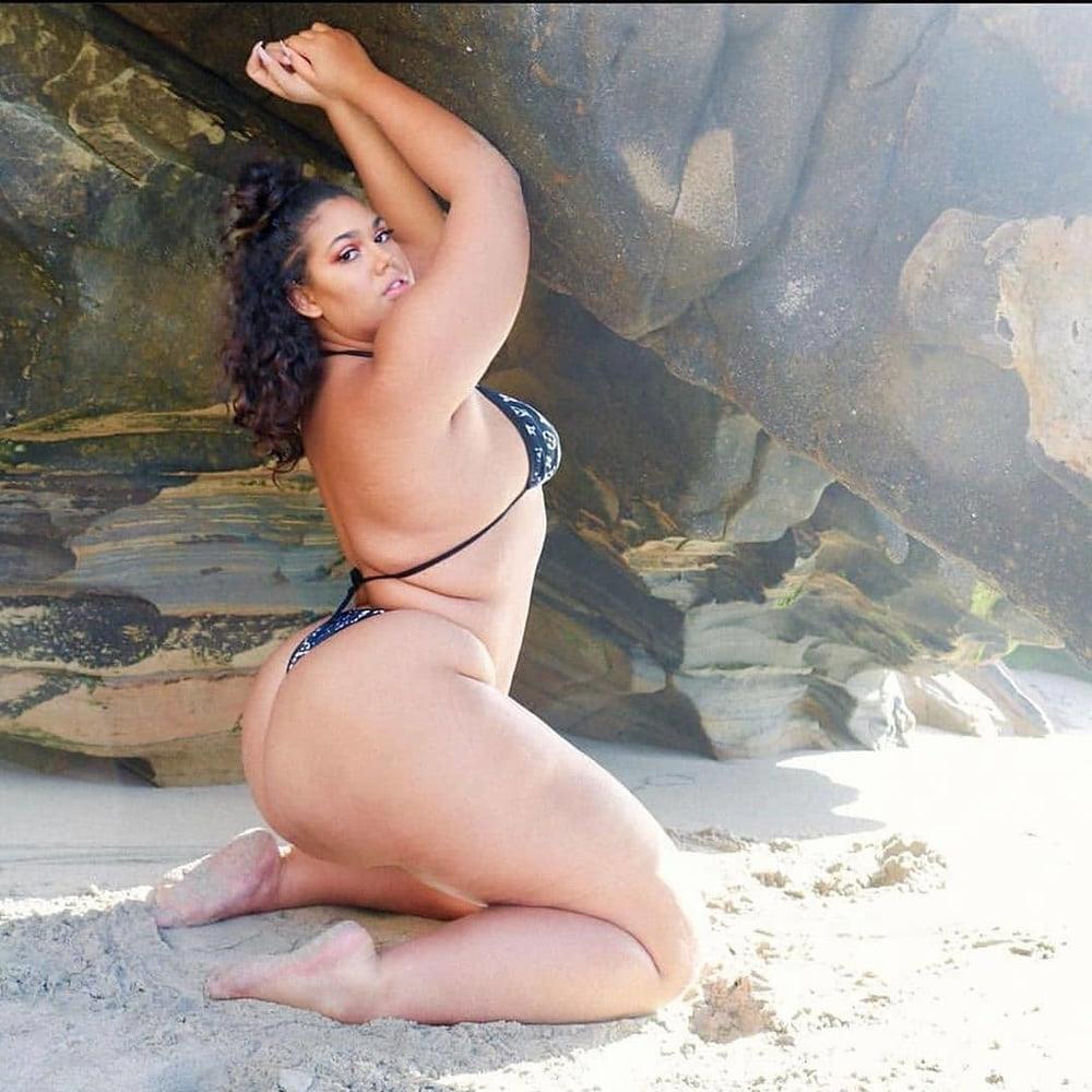 25P Curvy Girls and damn hot Asses 21