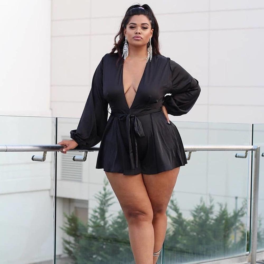 25P Curvy Girls and damn hot Asses 27