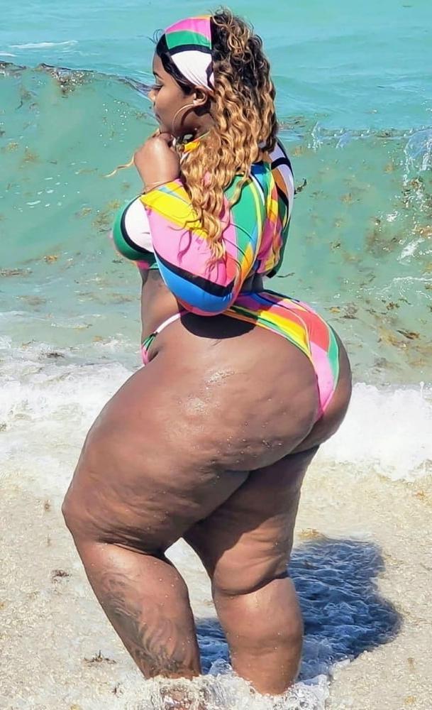 25P Curvy Girls and damn hot Asses 39