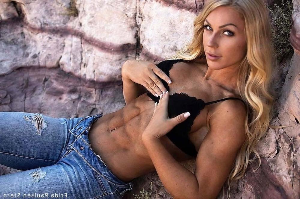 25P Public Moms 2
