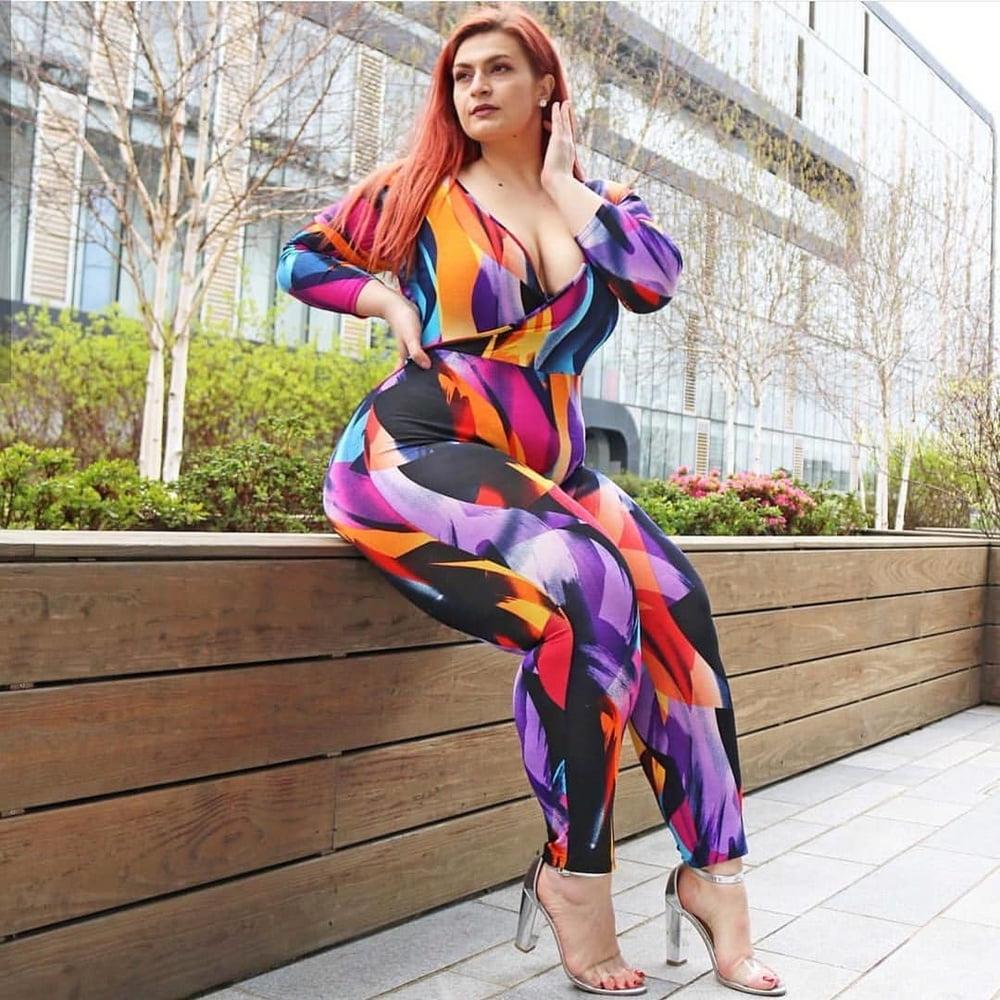 25P Curvy Girls and damn hot Asses 26