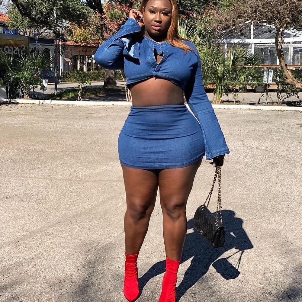 25P Curvy Girls and damn hot Asses 12