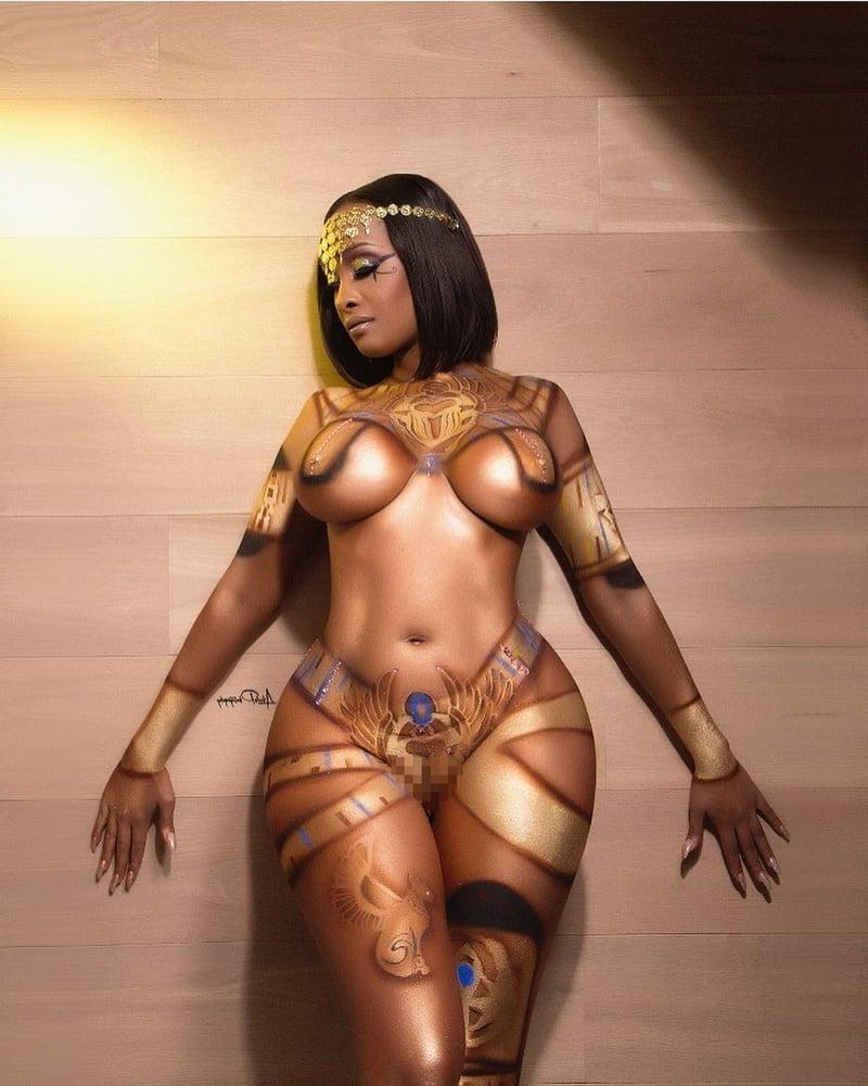 25P Curvy Girls and damn hot Asses 12