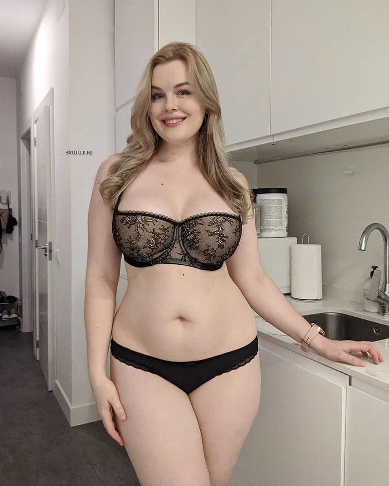 25P Curvy Girls and damn hot Asses 32