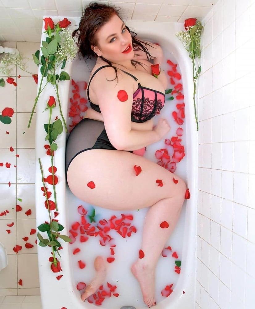 25P Curvy Girls and damn hot Asses 30