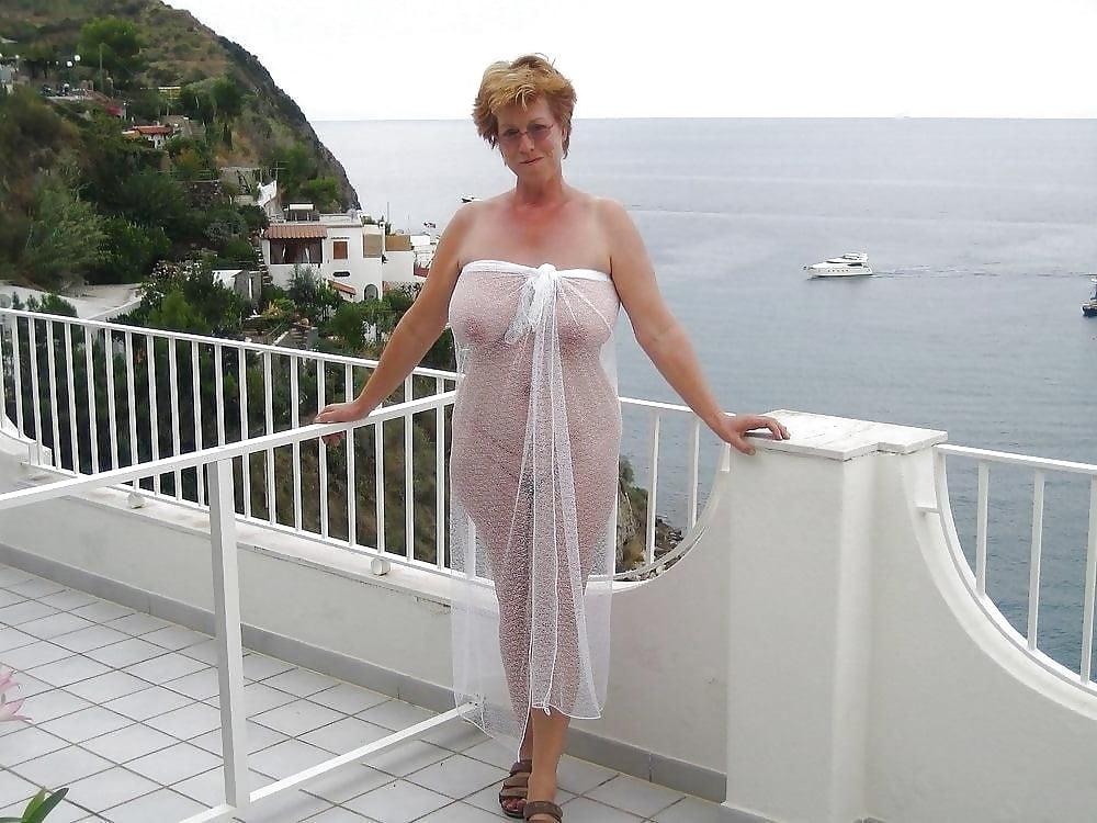 25P Public Moms 3