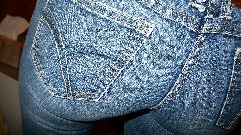 25P Wifes Ass In Tight Jeans