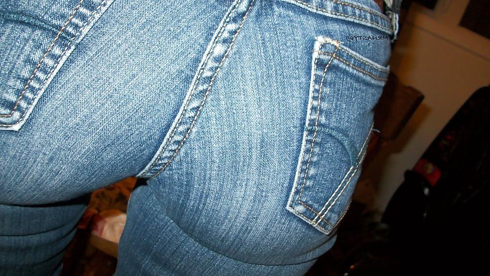 25P Wifes Ass In Tight Jeans