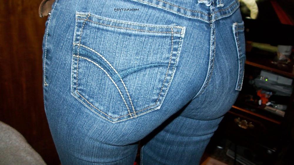 25P Wifes Ass In Tight Jeans